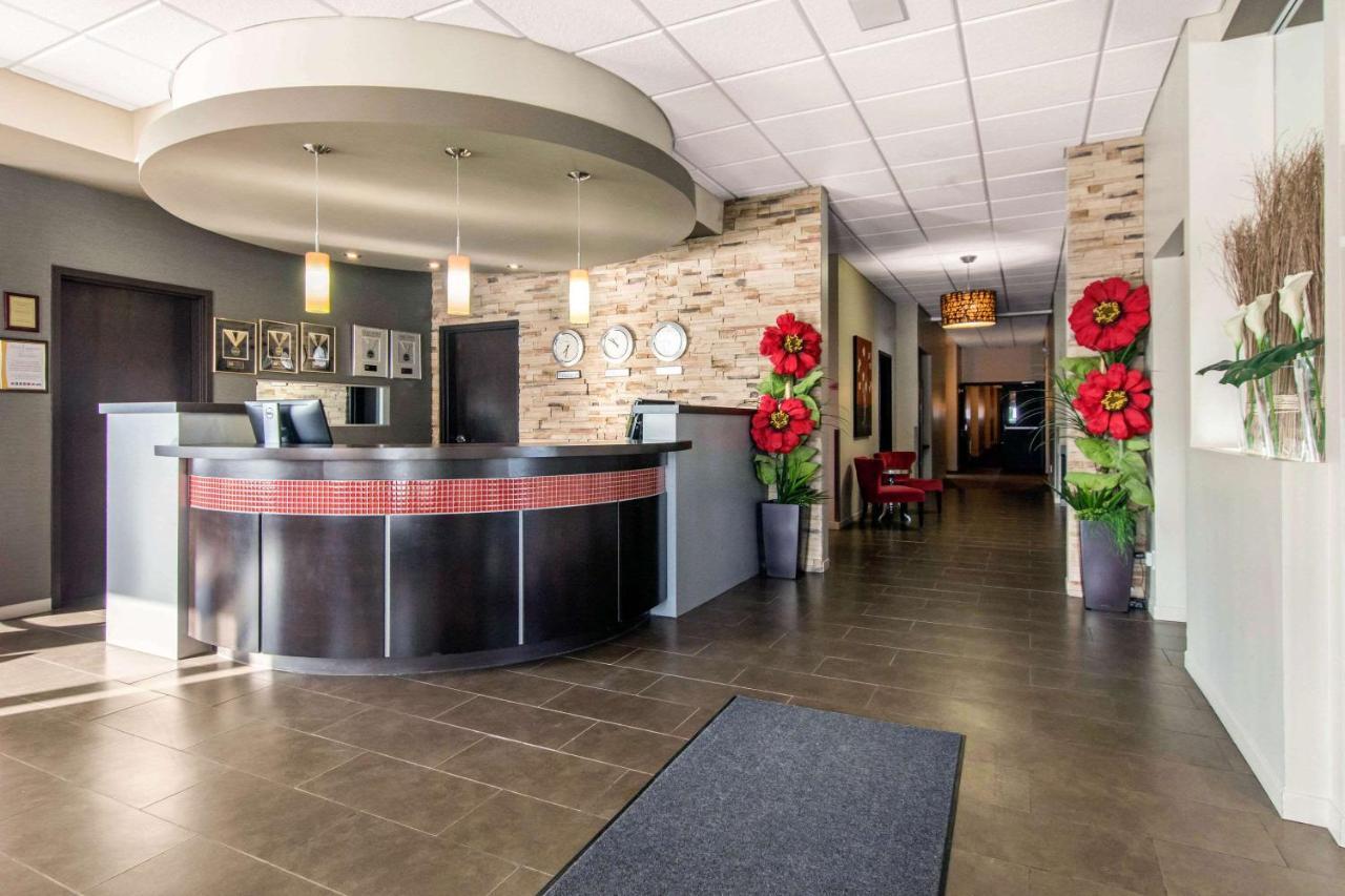 Econo Lodge Inn & Suites Saint Apollinaire Exterior foto