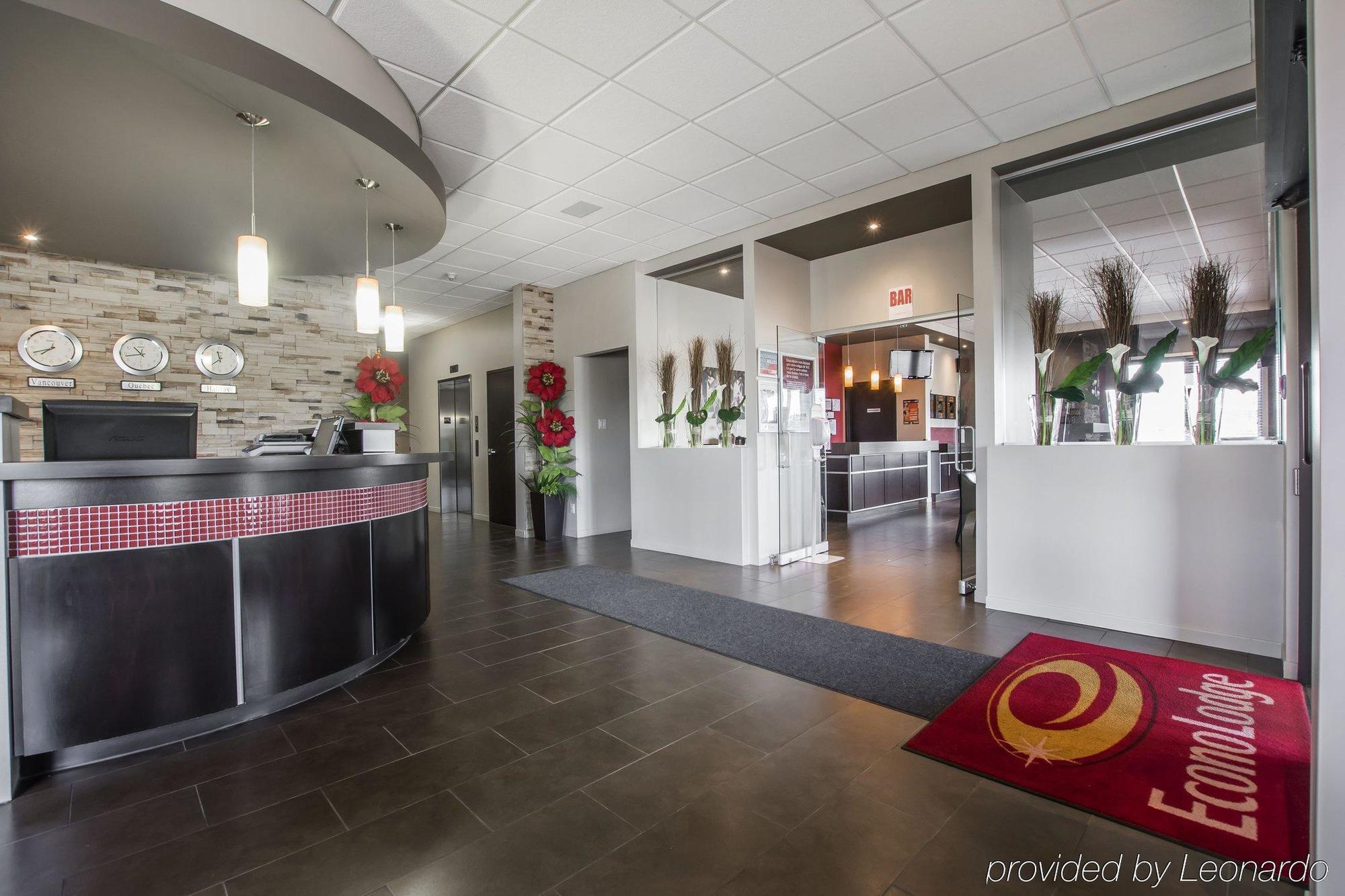 Econo Lodge Inn & Suites Saint Apollinaire Exterior foto