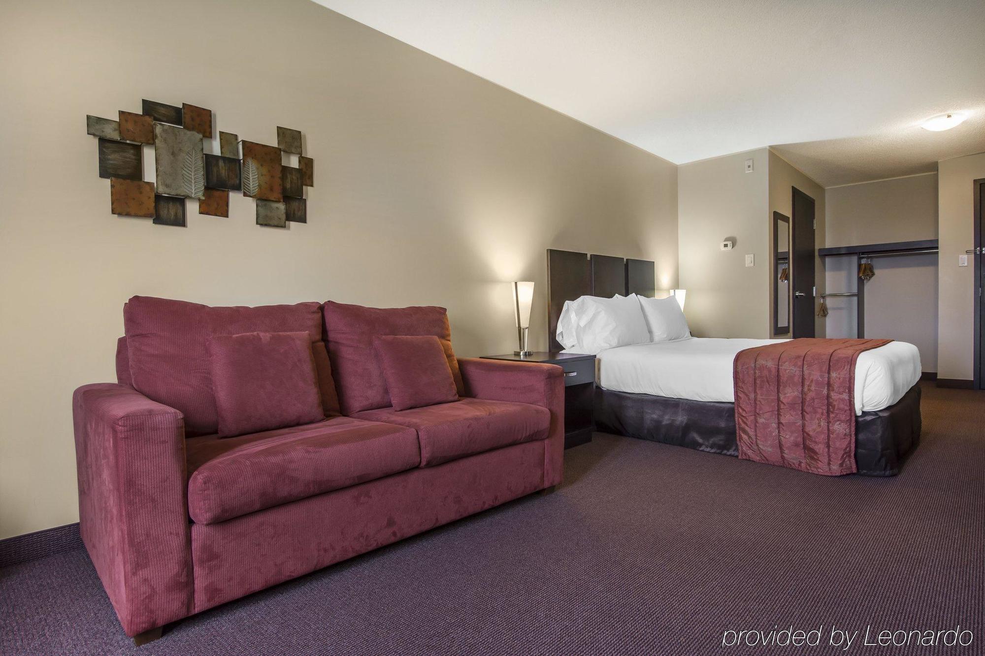 Econo Lodge Inn & Suites Saint Apollinaire Exterior foto