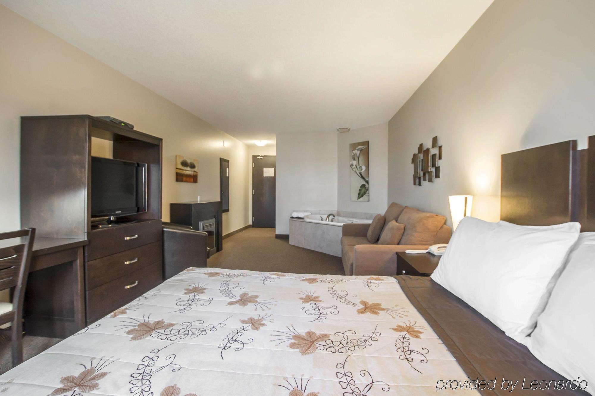 Econo Lodge Inn & Suites Saint Apollinaire Exterior foto
