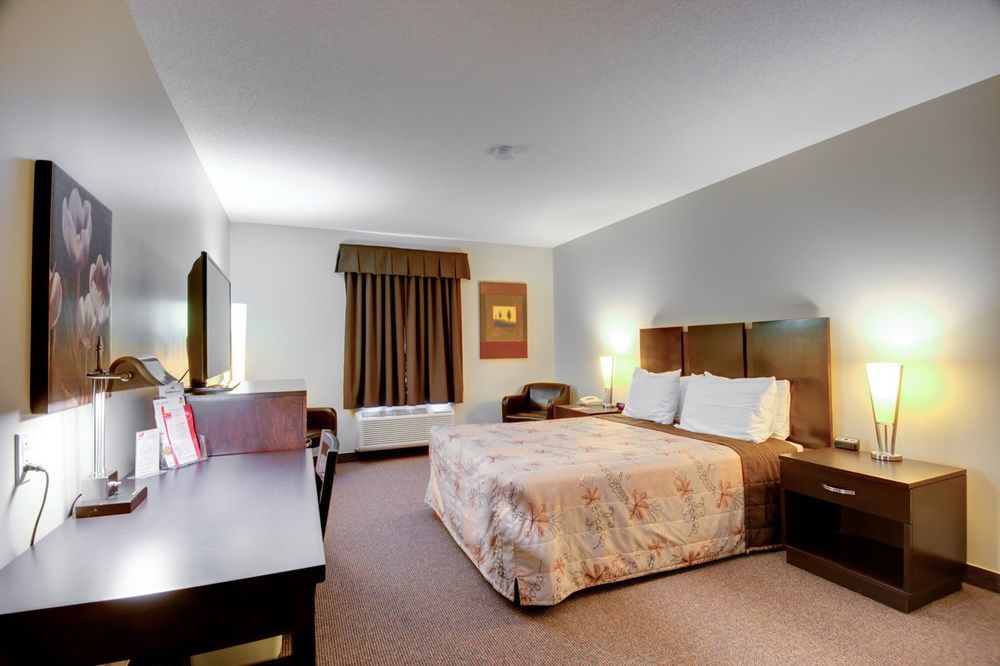 Econo Lodge Inn & Suites Saint Apollinaire Exterior foto