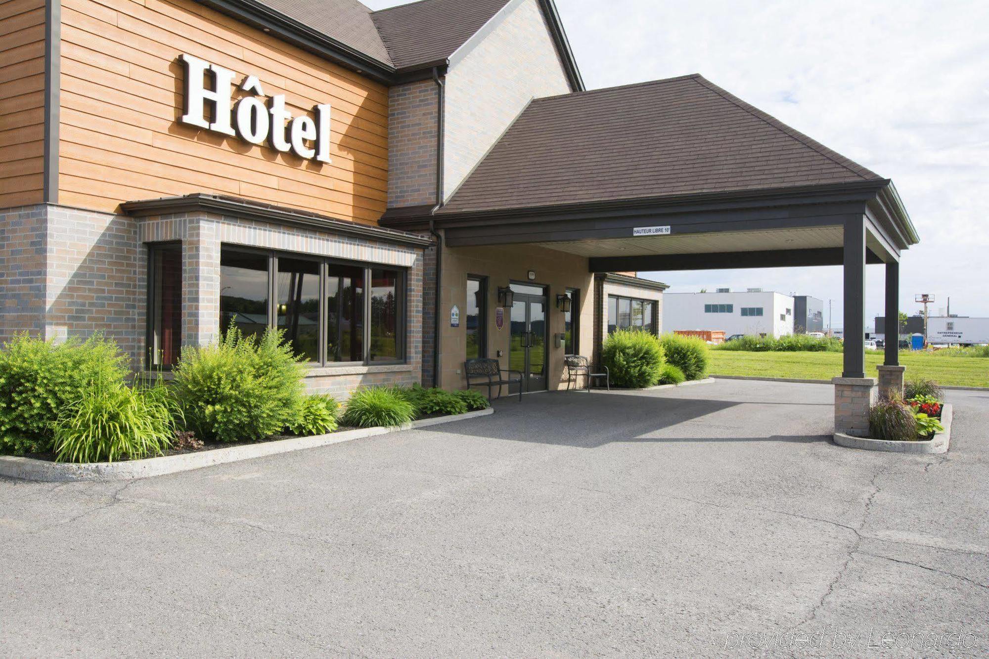 Econo Lodge Inn & Suites Saint Apollinaire Exterior foto