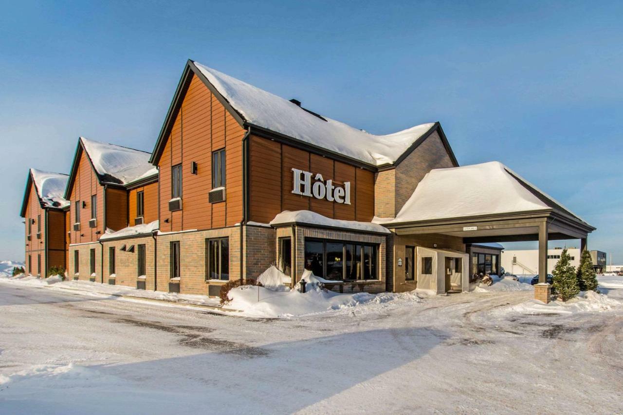 Econo Lodge Inn & Suites Saint Apollinaire Exterior foto